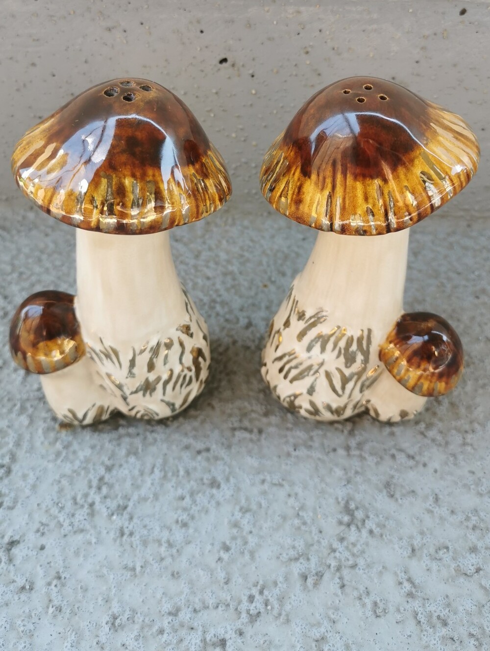 Vintage 1983 Studio Pottery Mushroom Salt & Pepper Shakers Hand Painted - Picture 13 of 13